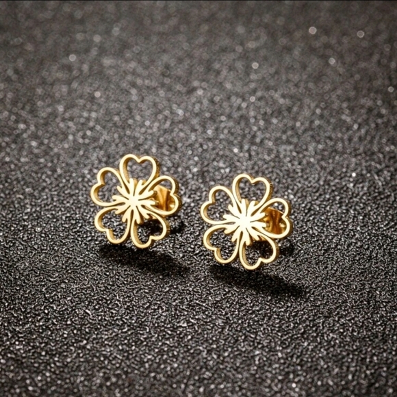 Stainless‎ Steel 14 k gold plated flower stud earrings for women - Picture 1 of 2